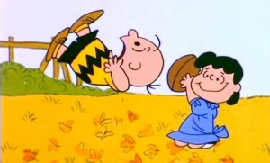 lucy-Charlie-Brown-football550